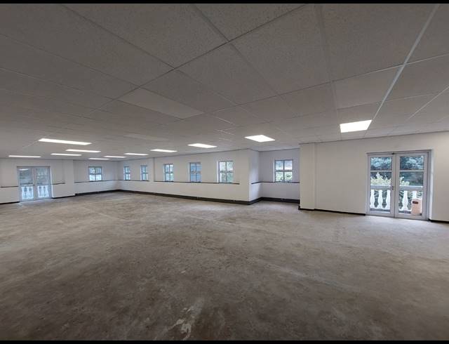 416M² OFFICE TO LET IN LYME PARK